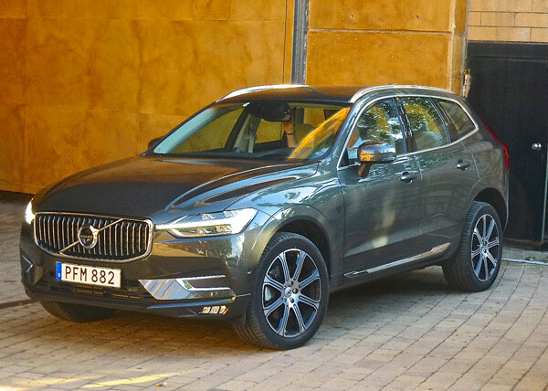 Completely redesigned, the 2018 Volvo XC60 is more like a reduced-size XC90 when it reaches showrooms this summer. Photo credit: John Gilbert