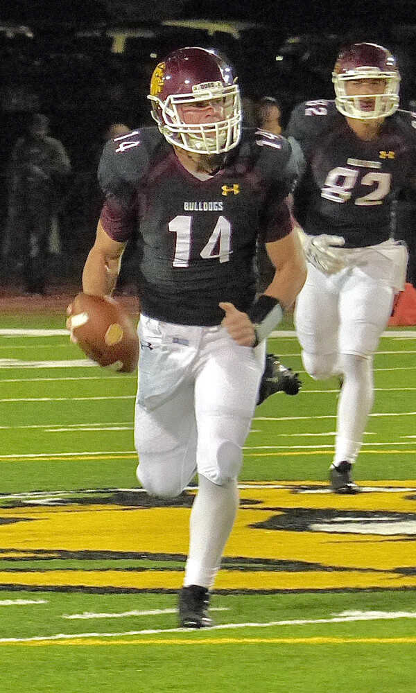 Quarterback Ben Everhart found his rhythm when to pass and when to run against St. Cloud State. Photo credit: John Gilbert