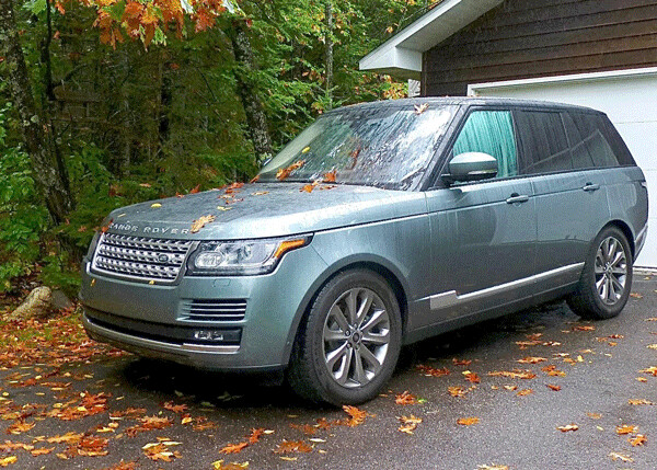 Instantly recognizable, the 2017 Land Rover Range Rover now can be bought with a 3.0-liter Turbodiesel V6. Photo credit: John Gilbert