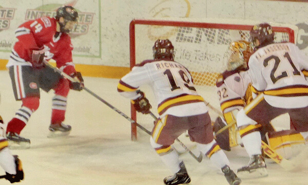 St. Cloud State’s Patrick Newell scored a back-door goal in the third period Saturday to subdue UMD 2-1 for a split. Photo credit: John Gilbert