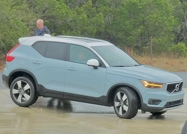 The more basic XC40 Momentum model can come in 2wd or awd. Photo credit: John Gilbert