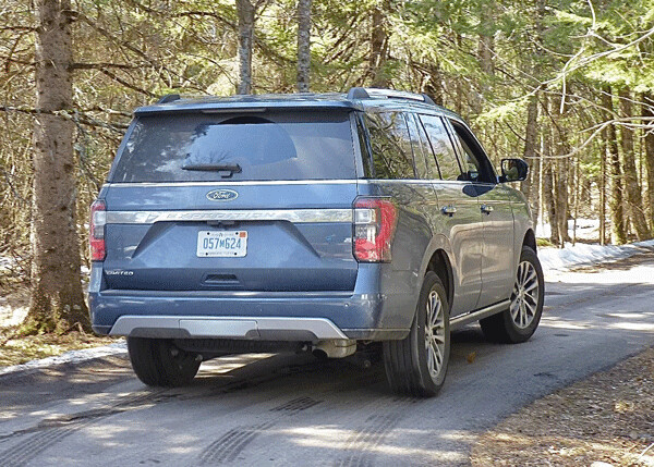 Expedition’s restyling amplifies the large SUV’s agile driving demeanor. Photo credit: John Gilbert