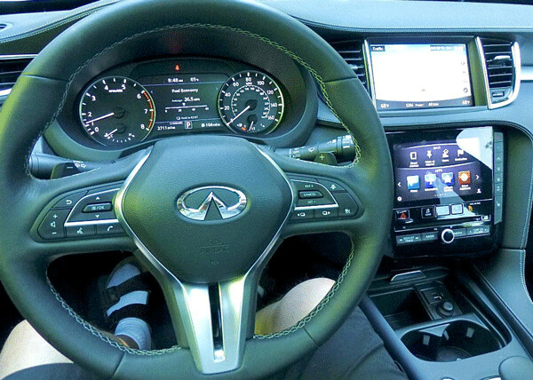 Driver’s view is sporty, and dash can be configured to show variety of driver aids. Photo credit: John Gilbert