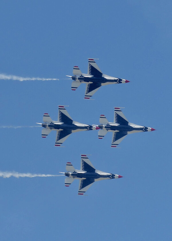 On the underside of the F-16s, the outline of Thunderbirds identify who you’re watching. Photo credit: John Gilbert