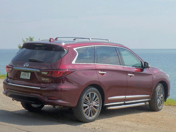 Infiniti QX60 has size, comfort and luxury even without AWD. Photo credit: John Gilbert