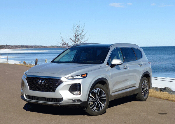 New Santa Fe sports its newest Hyundai signature grille on the redesigned 2019 midsize SUV. Photo credit: John Gilbert