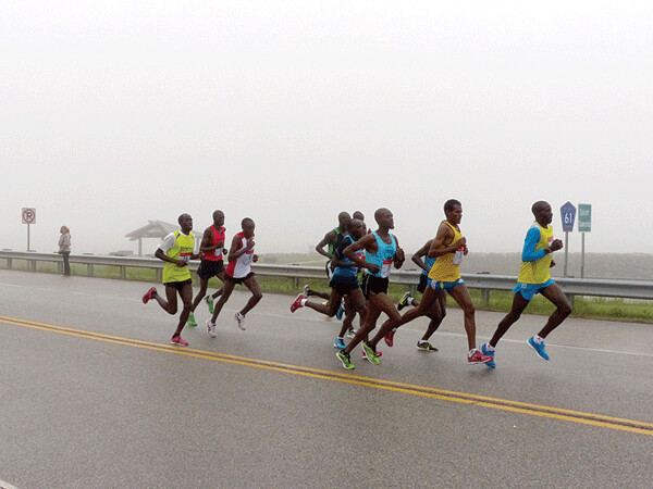 Dominic Ondoro led a group of runners from Kenya, breaking away after about 10  of the 26.2 miles along North Shore Drive in 2014.. Photo credit: John Gilbert