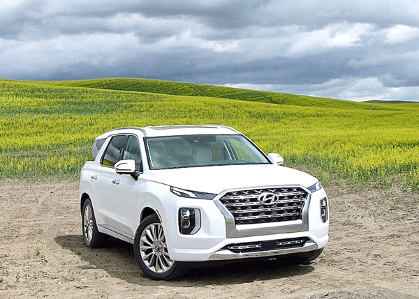 Hyundai Palisade shows off look of luxury in the mountain fields near Moscow, Idaho. Photo credit: John Gilbert