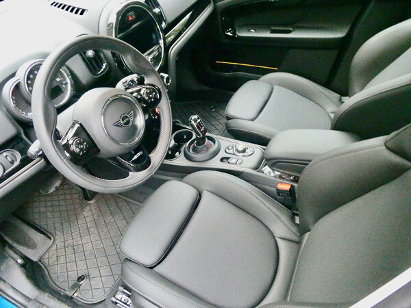 New Mini Countryman has luxurious leather interior. Photo credit: John Gilbert