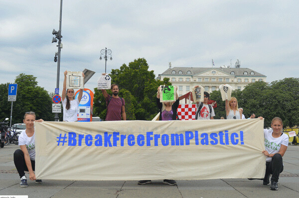 The #BreakFreeFromPlastic movement is one of many campaigns designed to convince people to opt for healthier, greener alternatives to plastic. Credit: Zelena Akcij, FlickrCC.