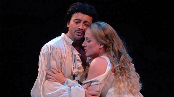 Vittorio Grigolo and Diana Damrau as Romeo et Juliette