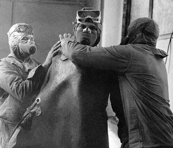 "Liquidators" getting ready to climb onto the roof of Chernobyl nuclear reactor No. 4 after the disaster. (RIA Novosti) Half-a-million military conscripts were ordered to work in severely radioactive areas. Ukrainian Health Minister Andrei Serdyuk estimated in 1995 that Chernobyl's death toll was 125,000 from illnesses traced to radiation exposure. 