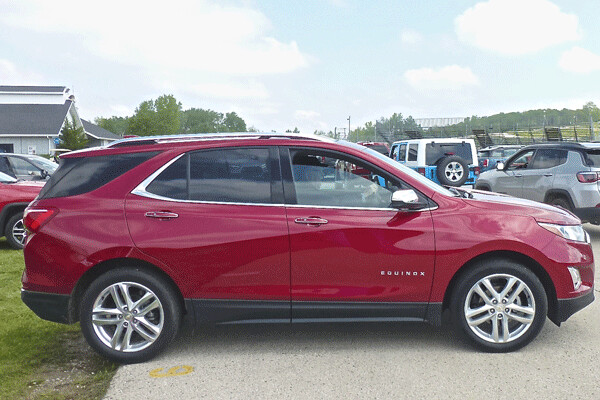 Chevrolet has completely revised the Eqjuinox into a stylish midsize SUV. Photo credit: John Gilbert