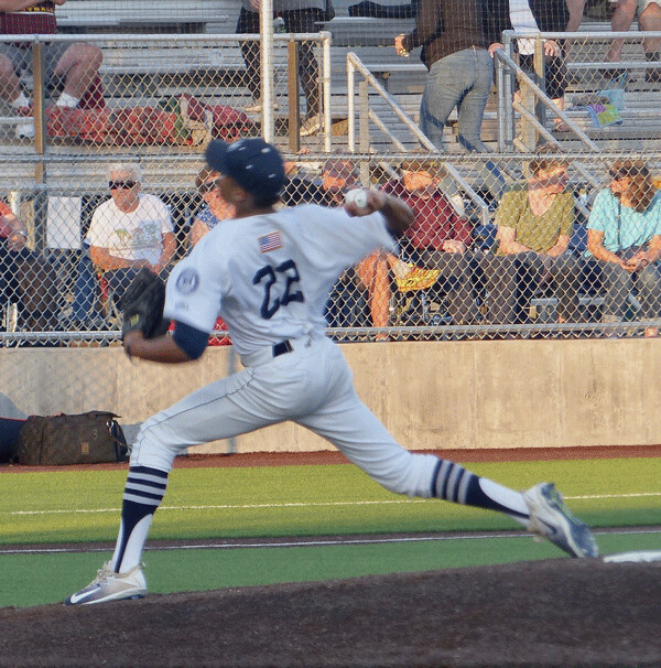 Duluth Huskies starter Gaylon Viney gave up only one earned runw as his teammates built a 4-0 lead in their home finale, but it took a later rally to beat the Rochester Honkers 7-3. Photo credit: John Gilbert