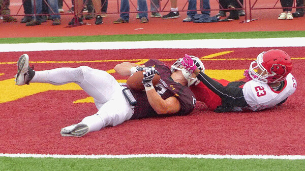 UMD receiver Jason Balts made a sprawling catch in the end zone for UMD's fourth touchdown and a 28-0 halftime lead over Minot State. Photo credit: John Gilbert