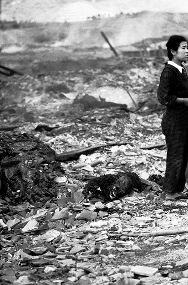 In this photo of Nagasaki, Japan by Yosuke Yamahata, Chieko Ryu stood near a charred body on Aug. 10, 1945, a day after the city was smashed by a US atomic bomb. Today’s war planners have underestimated the destruction caused by modern hydrogen bombs. 