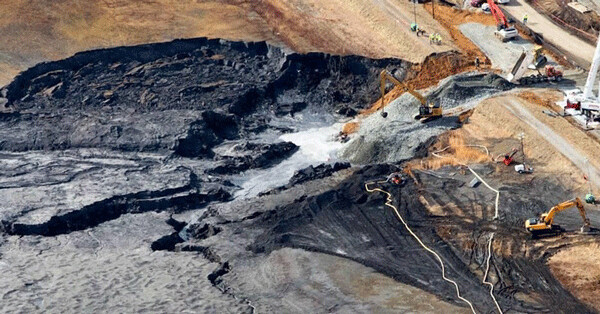 Birds-eye View of the Third Largest Coal Ash Disaster in the History of the US (the Duke Energy Company’s Dan River (North Carolina) Coal Ash Earthen Dam Breach (Feb. 2, 2014) 