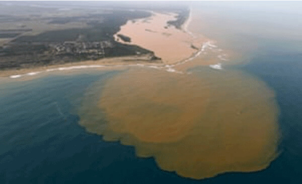 The mine waste-contaminated Atlantic Ocean (poisoned by mercur, arsenic, etc) at the mouth of Brazil’s Rio Doce, once a healthy fishery, as it entered the Atlantic Ocean days after the breach. The river and the ocean area both remain polluted after 3 years. (This is what could happen to the St Louis River and Lake Superior if the proposed PolyMet tailings lagoon collapsed for any reason (including heavy rain deluge, over-topping, liquification, earthquake or quiver, etc.)