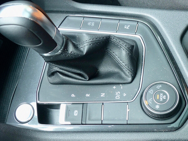 Mode switch on console can be set for all driving conditions, including snow,  but it defaults from AWD to FWD when shut down. Photo credit: John Gilbert
