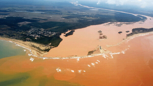 The mouth of Brazil’s mine waste- contaminated Rio Doce as it empties  into the enlarging dead zone in the  Atlantic Ocean 300 miles downstream  from the 2015 tailings dam collapse  (This could be the St. Louis River as it  empties into Lake Superior). Images provided by Gary Kohls.