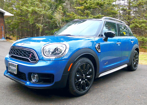 Readily identifiable,from the front, the Mini Countryman stretches into a worthy family hauler. Photo credit: John Gilbert