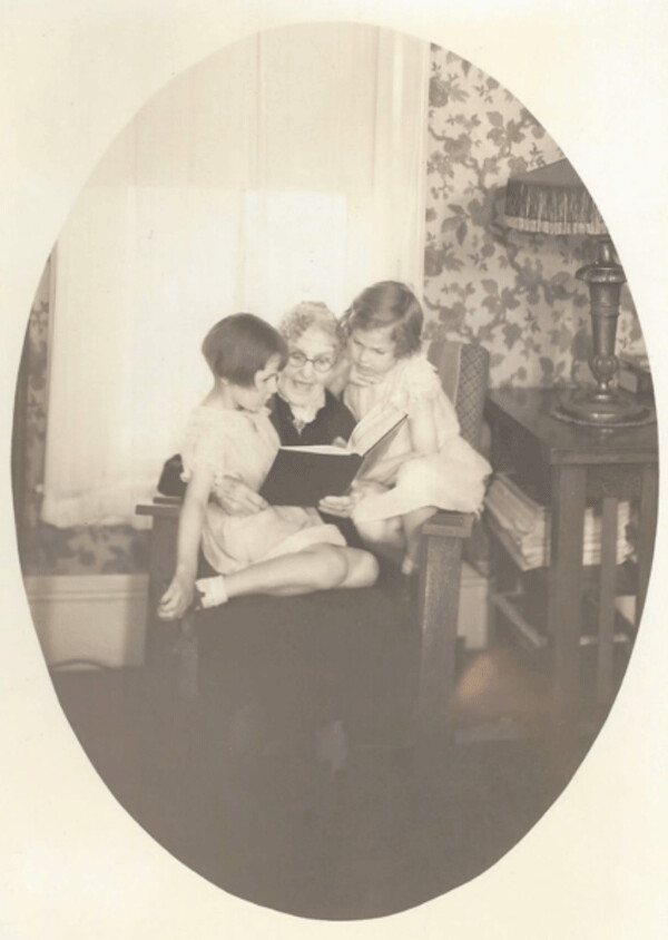 Charlotte Seanor Robb reading to her granddaughters Mary Jane and Georganne in 1934.