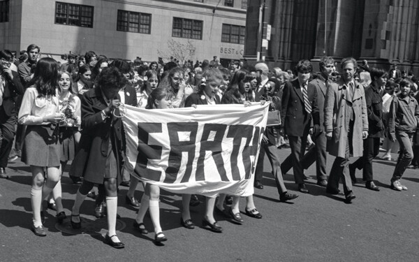 Students march on the fi rst Earth Day in 1970. Photo: NYC Municipal Archives