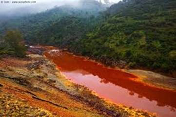 Rio Tinto astăzi, datorită mineritului cu sulfuri
